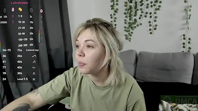 Snapshot of whoa-hoa-hoa-hoa-hoa chatting on October 9, 2025, 9:48 pm whoa-hoa-hoa-hoa-hoa online show from October 9, 2025, 9:48 pm