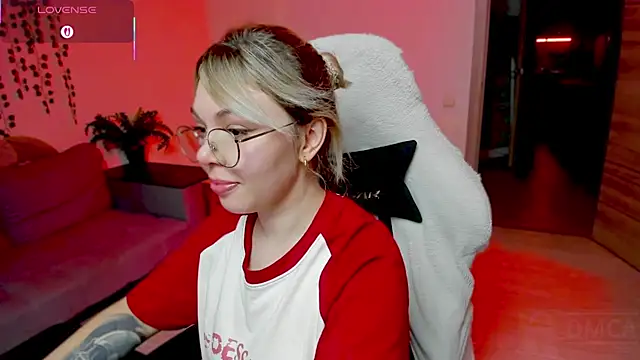 Snapshot of whoa-hoa-hoa-hoa-hoa chatting on November 8, 2025, 2:20 pm whoa-hoa-hoa-hoa-hoa online show from November 8, 2025, 2:20 pm