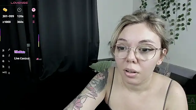 Snapshot of whoa-hoa-hoa-hoa-hoa chatting on October 2, 2025, 5:49 pm whoa-hoa-hoa-hoa-hoa online show from October 2, 2025, 5:49 pm