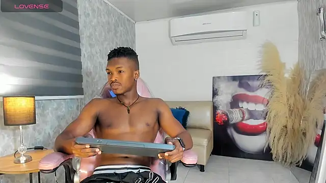 Snapshot of KENDER21_ chatting on November 12, 2025, 8:56 pm KENDER21 online show from November 12, 2025, 8:56 pm