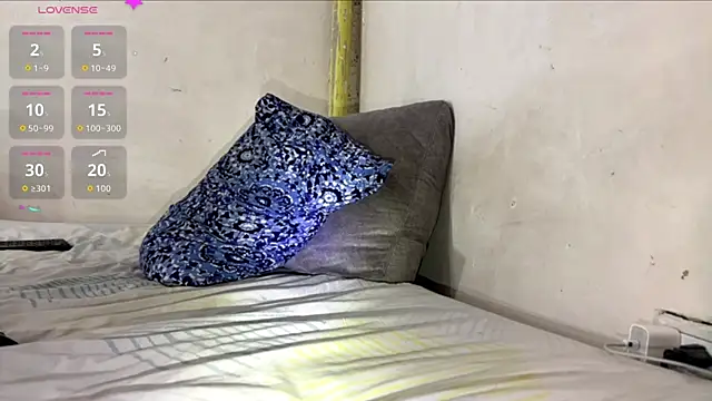 Snapshot of KENDER21_ chatting on October 24, 2025, 8:13 am KENDER21 online show from October 24, 2025, 8:13 am