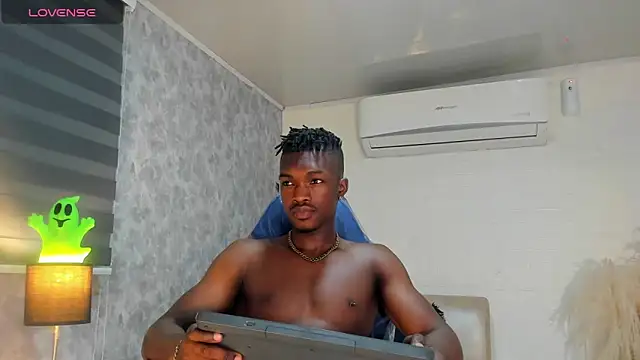 Snapshot of KENDER21_ chatting on December 17, 2025, 8:36 pm KENDER21 online show from December 17, 2025, 8:36 pm