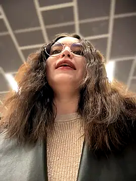 meow girl online show from November 3, 2025, 11:03 am