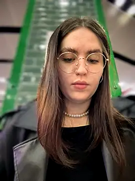 meow girl online show from December 5, 2025, 9:19 am