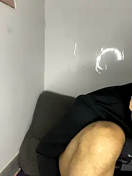 lixiaoshuai8 online show from November 18, 2025, 5:22 am