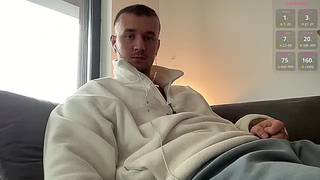 Snapshot of cute_mark chatting on February 15, 2025, 8:44 am cute mark online show from February 15, 2025, 8:44 am