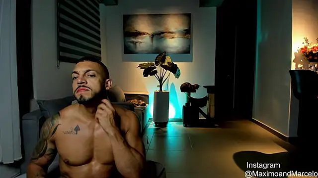 Snapshot of Maximo_Marcelo chatting on February 21, 2025, 2:06 am Maximo Marcelo online show from February 21, 2025, 2:06 am