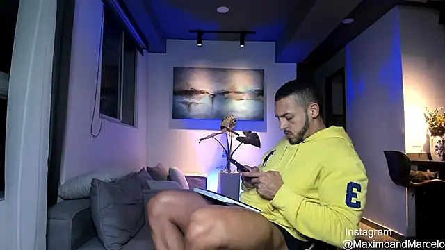 Snapshot of Maximo_Marcelo chatting on March 4, 2025, 2:06 am Maximo Marcelo online show from March 4, 2025, 2:06 am