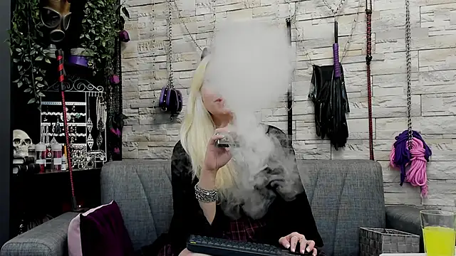 Snapshot of CruelMistress chatting on October 27, 2025, 1:06 am CruelMistress online show from October 27, 2025, 1:06 am