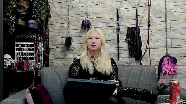 Snapshot of CruelMistress chatting on September 9, 2025, 11:58 pm CruelMistress online show from September 9, 2025, 11:58 pm