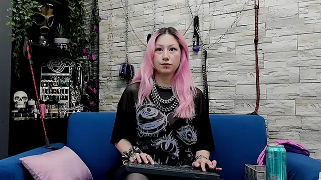 Snapshot of CruelMistress chatting on February 23, 2025, 11:25 pm CruelMistress online show from February 23, 2025, 11:25 pm