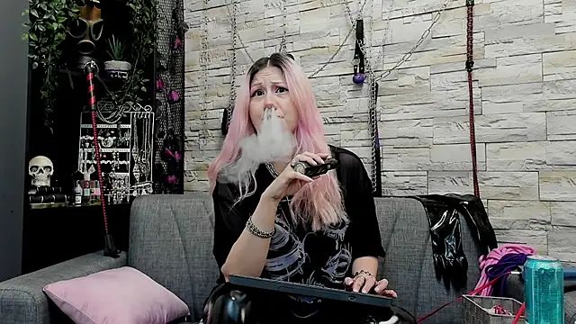 Snapshot of CruelMistress chatting on March 18, 2025, 11:31 pm CruelMistress online show from March 18, 2025, 11:31 pm