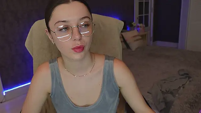 DinaCandy online show from March 9, 2025, 2:43 pm