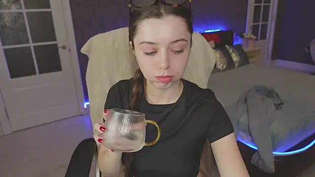 DinaCandy online show from March 2, 2025, 2:25 pm