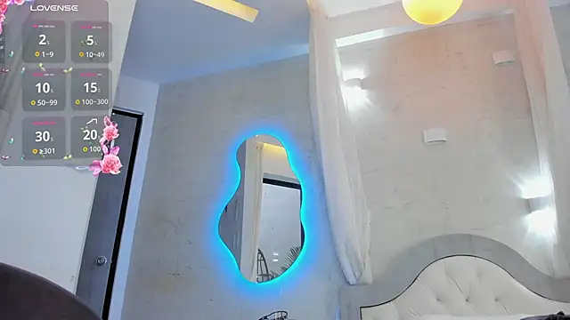 Venusflame   online show from November 5, 2025, 12:19 pm