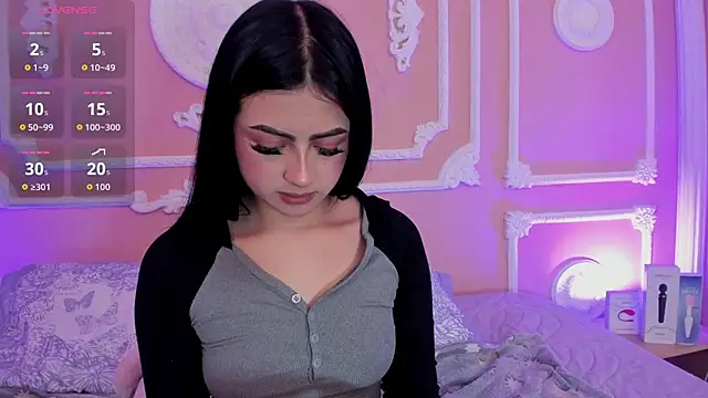 myeimmy 33 online show from April 10, 2026, 11:39 am