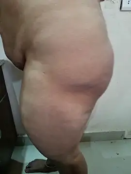 Snapshot of milf-kaira chatting on December 1, 2025, 5:52 am milf-kaira online show from December 1, 2025, 5:52 am