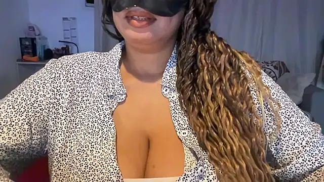 SCARLET-SANTANA online show from October 31, 2025, 10:23 am