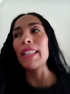 chloewildd  online show from November 24, 2025, 7:58 pm