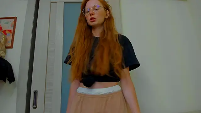 Snapshot of Fire_Luna chatting on September 9, 2025, 4:11 am Fire Luna online show from September 9, 2025, 4:11 am