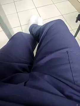 gatmoreno1 online show from October 31, 2025, 2:46 pm