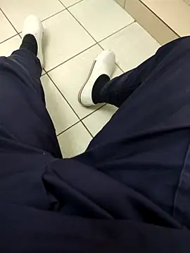 gatmoreno1 online show from September 17, 2025, 6:43 pm