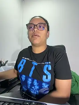 angela angels  online show from November 14, 2025, 5:44 am