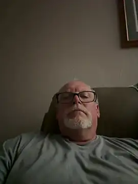 wildrocket02 online show from May 19, 2026, 1:32 am