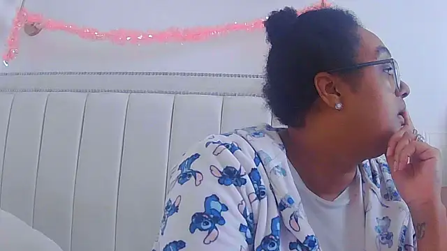 vanilla chocolate23 online show from November 17, 2025, 10:52 am