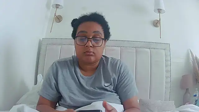 vanilla chocolate23 online show from October 19, 2025, 10:07 am