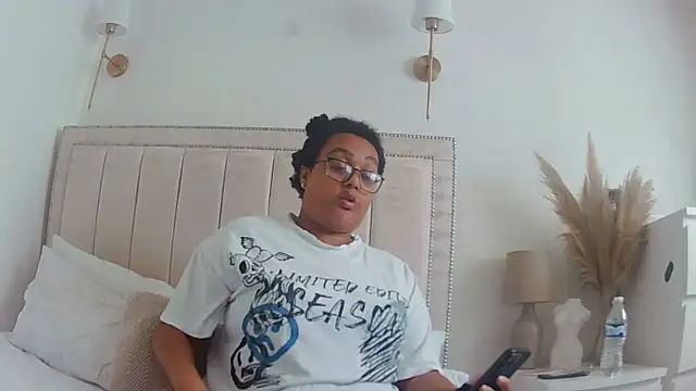 vanilla chocolate23 online show from September 14, 2025, 11:21 am