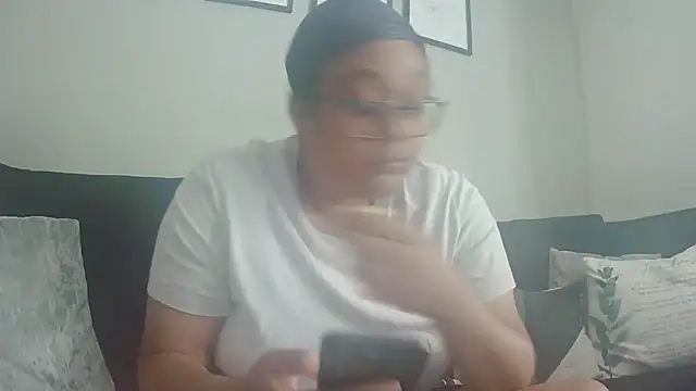 vanilla chocolate23 online show from July 1, 2026, 10:48 am