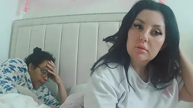 vanilla chocolate23 online show from November 18, 2025, 9:45 am