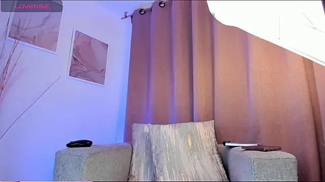 Angie Pirss online show from October 20, 2025, 11:38 pm