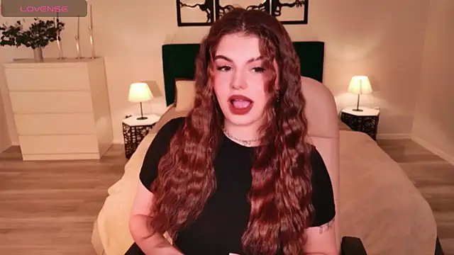 AdeliaKiss online show from March 26, 2026, 4:44 am