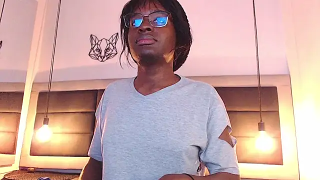 candy lovee69 online show from February 18, 2026, 7:32 pm