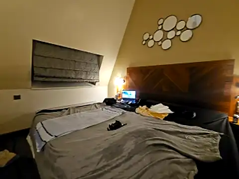 manforhotfun online show from February 12, 2026, 3:06 am