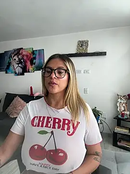 Snapshot of _Maraa chatting on February 20, 2026, 6:32 pm Maraa online show from February 20, 2026, 6:32 pm