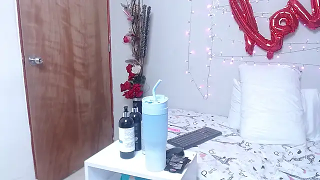 Snapshot of Nicol_Love0 chatting on February 25, 2025, 3:20 pm Nicol Love0 online show from February 25, 2025, 3:20 pm