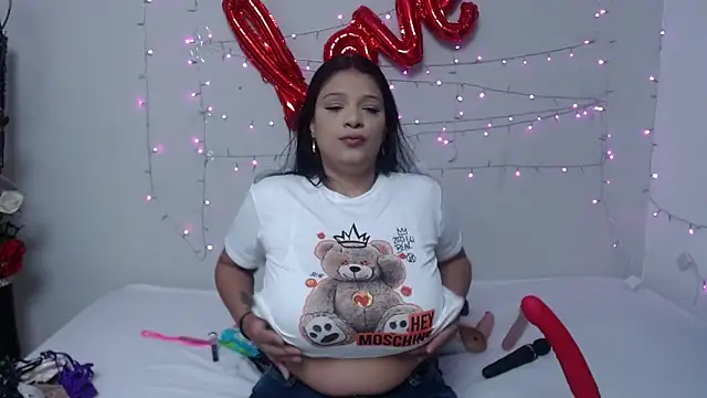 Snapshot of Nicol_Love0 chatting on February 22, 2025, 12:18 pm Nicol Love0 online show from February 22, 2025, 12:18 pm