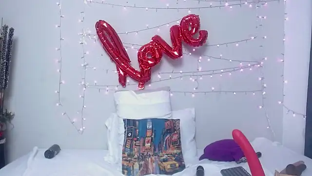 Snapshot of Nicol_Love0 chatting on March 3, 2025, 8:00 pm Nicol Love0 online show from March 3, 2025, 8:00 pm