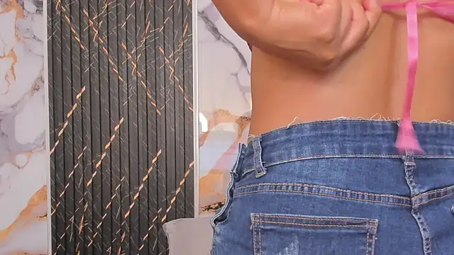 Snapshot of Alyson-a chatting on February 5, 2026, 12:23 pm Alyson-a online show from February 5, 2026, 12:23 pm