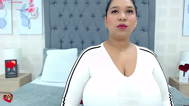 Snapshot of JoslinEvans chatting on March 22, 2025, 12:14 pm JoslinEvans online show from March 22, 2025, 12:14 pm