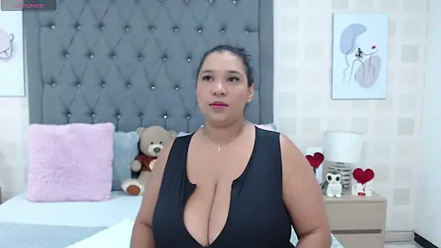 Snapshot of JoslinEvans chatting on October 16, 2025, 12:13 pm JoslinEvans online show from October 16, 2025, 12:13 pm