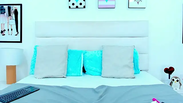 Snapshot of JoslinEvans chatting on November 4, 2025, 12:09 pm JoslinEvans online show from November 4, 2025, 12:09 pm