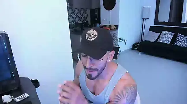 Snapshot of tony_muscle chatting on March 7, 2025, 11:05 pm tony muscle online show from March 7, 2025, 11:05 pm