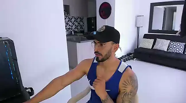 Snapshot of tony_muscle chatting on March 2, 2025, 5:20 pm tony muscle online show from March 2, 2025, 5:20 pm