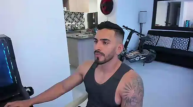 Snapshot of tony_muscle chatting on March 5, 2025, 10:54 pm tony muscle online show from March 5, 2025, 10:54 pm