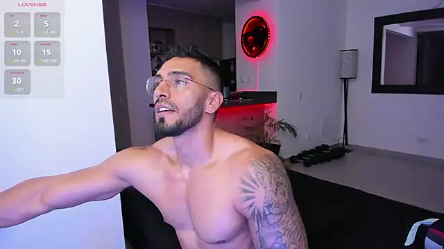 Snapshot of tony_muscle chatting on February 24, 2025, 12:41 am tony muscle online show from February 24, 2025, 12:41 am