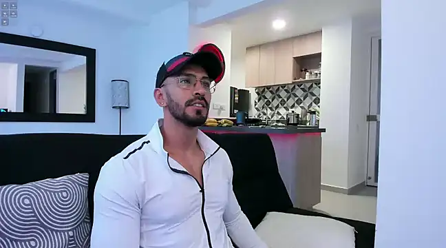 Snapshot of tony_muscle chatting on February 8, 2025, 11:55 am tony muscle online show from February 8, 2025, 11:55 am